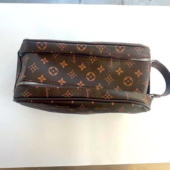 Journeyman Monogram double zipper toiletries/ make up travel bag. High end vibes - Picture 11 of 13